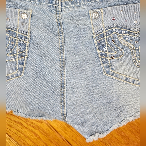 No Boundaries Frayed And Ripped Light Wash Blue Denim Sequin Shorts Size 15 - Picture 9 of 10